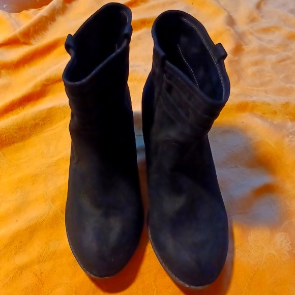 Arizona Jean Co. Women's Gianna Pull on Booties. Excellent Pre-owned Condition! - Picture 2 of 6